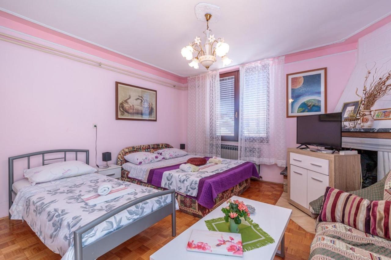 Apartments Volte Rovigno エクステリア 写真